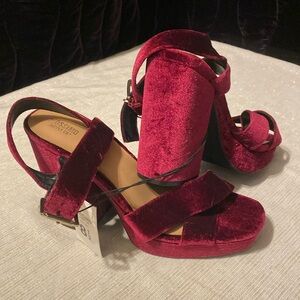 New without box MOSSIMO SUPPLY CO.Burgundy Velvet Platform Heels Size 8 1/2 #064